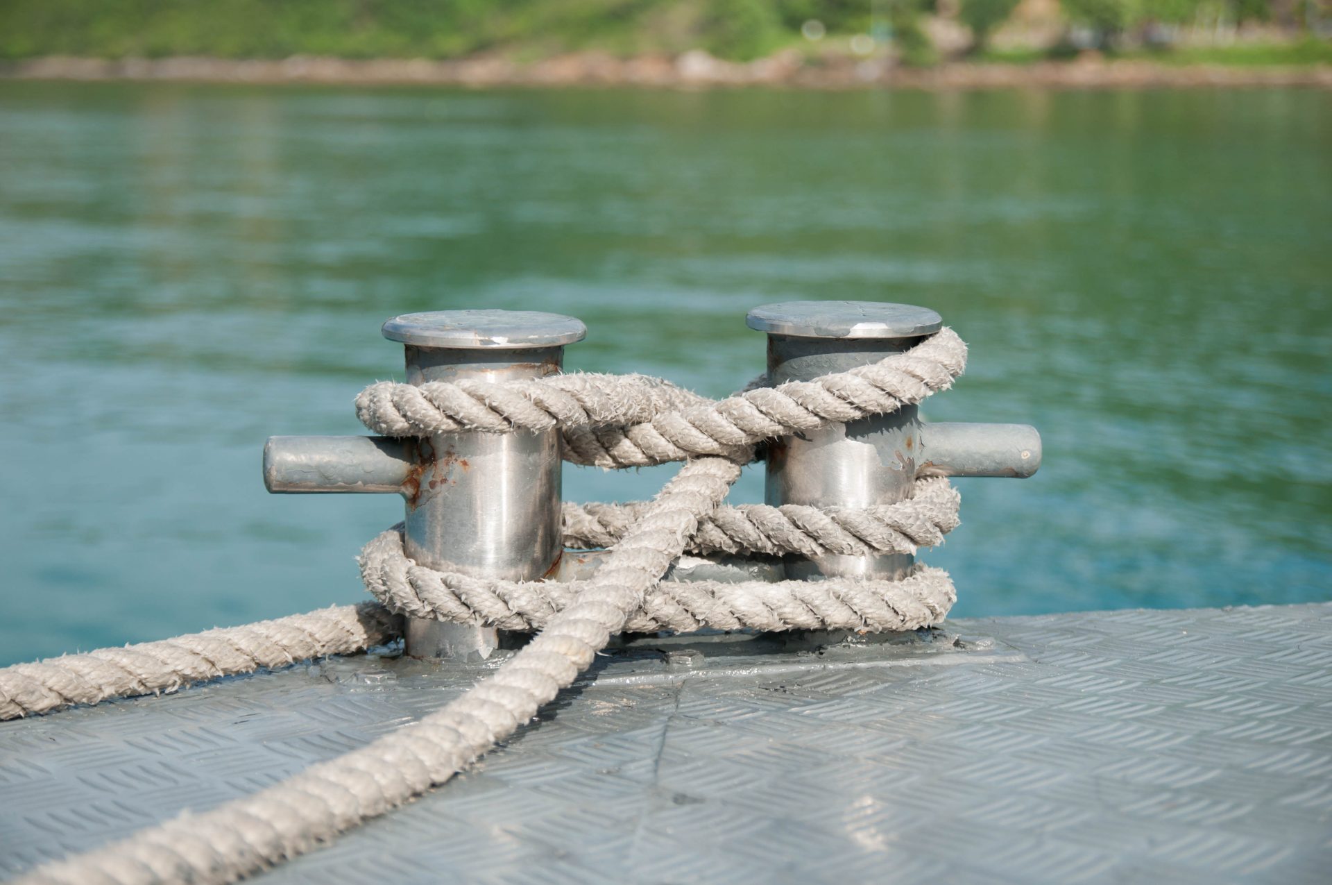 Old,Mooring,Cleat,And,Rope